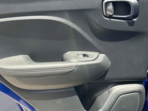 Used 2025 Hyundai Venue Limited FWD image 12