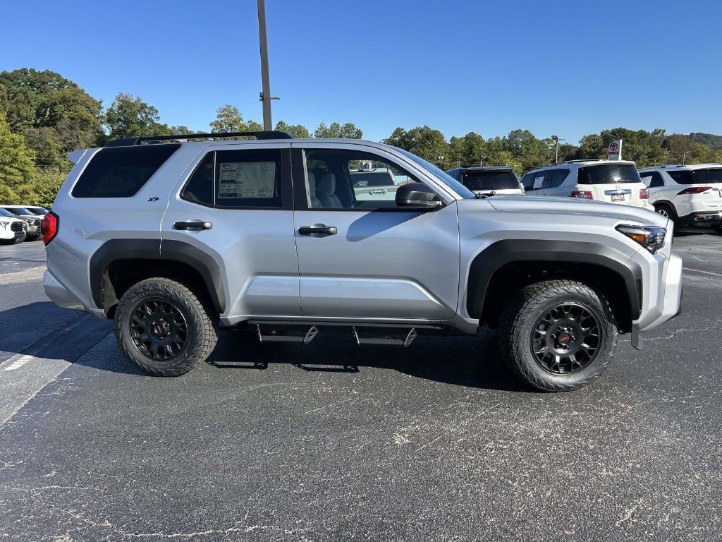 New 2026 Toyota 4Runner SR5 AWD/4WD image 2