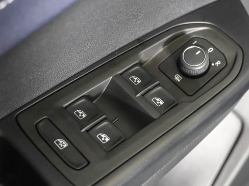 New 2026 Volkswagen Taos SEL image 34