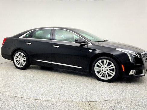 Used 2018 Cadillac XTS Luxury image 3