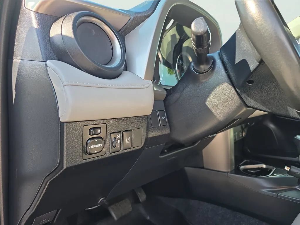 Used 2018 Toyota RAV4 Limited AWD/4WD image 13