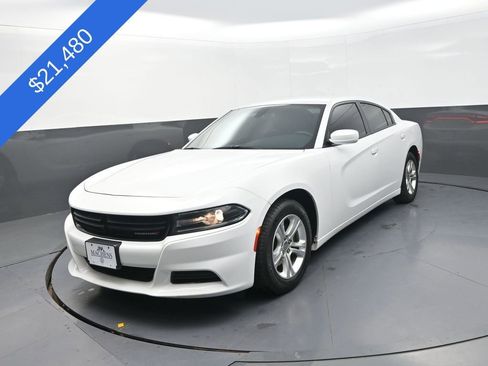 Used 2020 Dodge Charger SXT RWD image 4