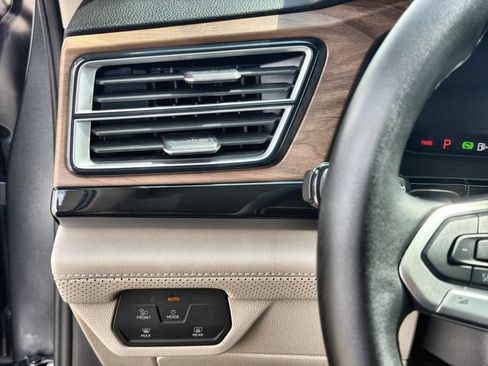 Used 2025 Volkswagen Atlas SE FWD image 17