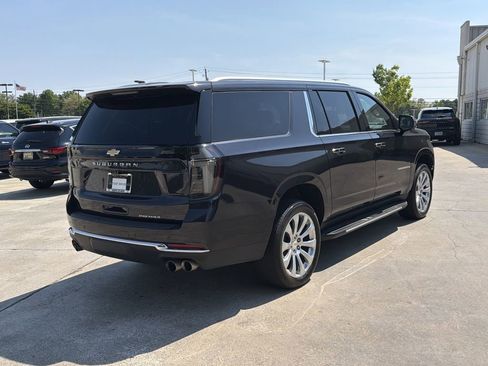 Used 2025 Chevrolet Suburban Premier AWD/4WD image 7