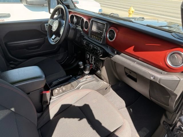 Used 2023 Jeep Gladiator Rubicon w/ Trailer Tow Package AWD/4WD image 18