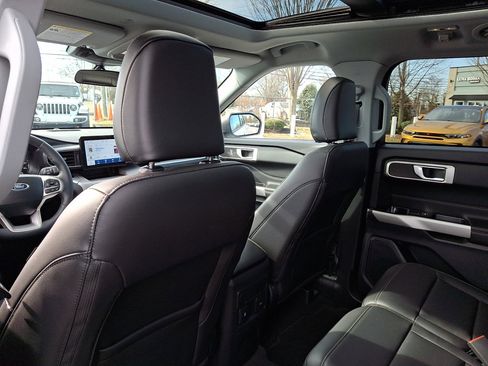 Used 2023 Ford Explorer XLT w/ Equipment Group 202A image 21