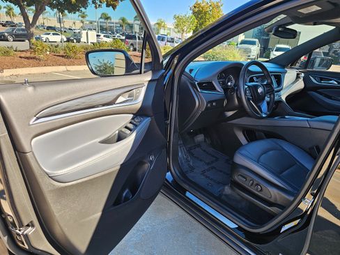 Used 2023 Buick Enclave Essence image 11