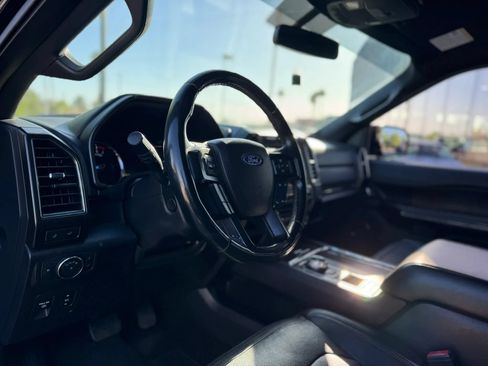 Used 2018 Ford Expedition Limited RWD image 17