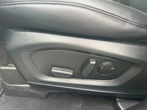 Used 2022 Ford Explorer Limited w/ Equipment Group 301A AWD/4WD image 12