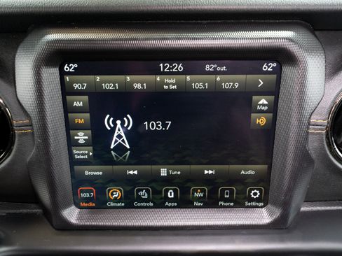 Used 2020 Jeep Wrangler Unlimited Sahara AWD/4WD image 17