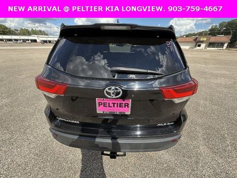 Used 2017 Toyota Highlander XLE image 6