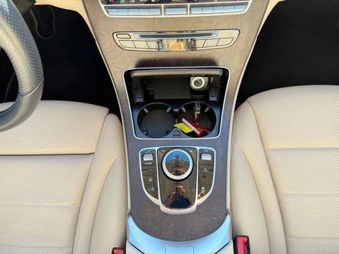 Used 2018 Mercedes-Benz GLC 300 4MATIC image 23