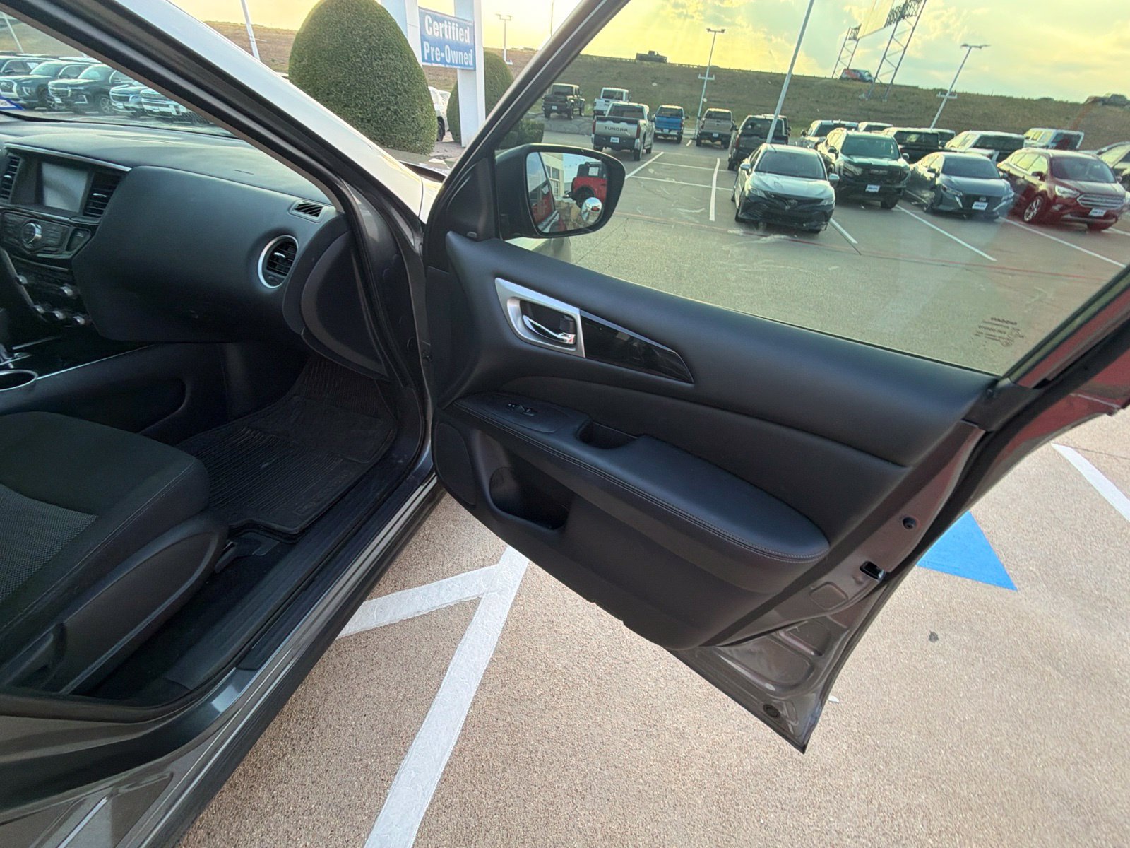 Used 2020 Nissan Pathfinder SV FWD image 20