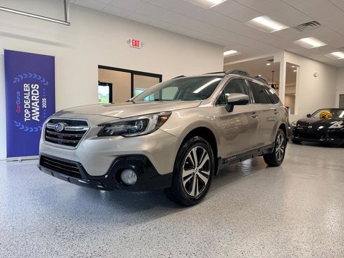 Used 2018 Subaru Outback 2.5i Limited AWD/4WD image 4