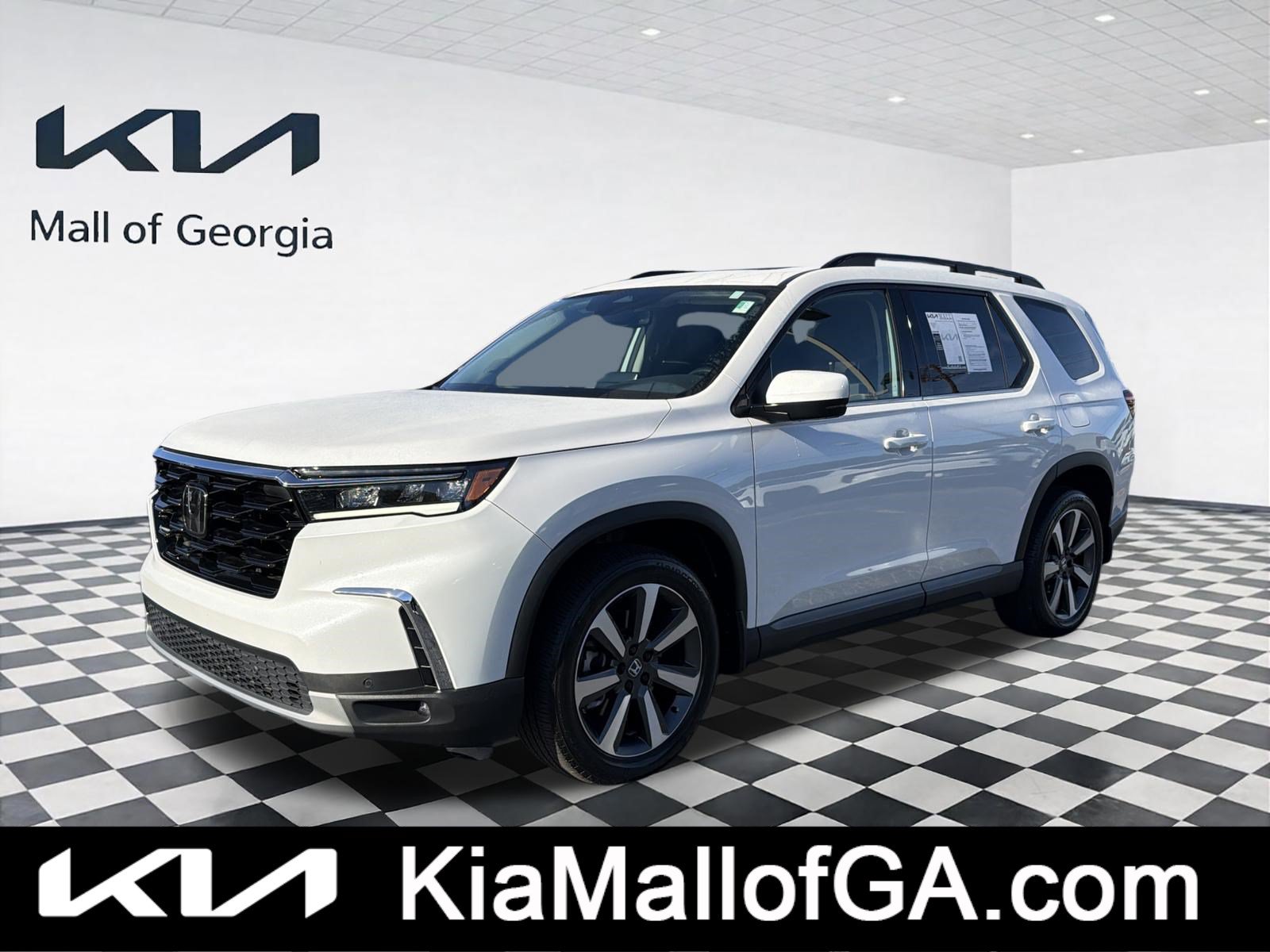 Used 2024 Honda Pilot Touring image 1