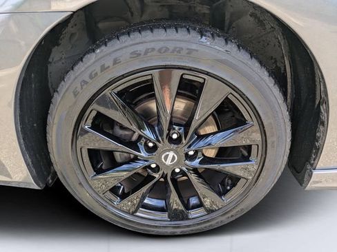 Used 2017 Nissan Sentra SR w/ SR Midnight Edition FWD image 10