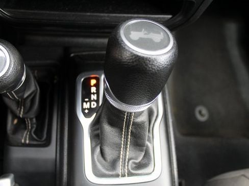 Used 2020 Jeep Wrangler Unlimited Sahara image 15