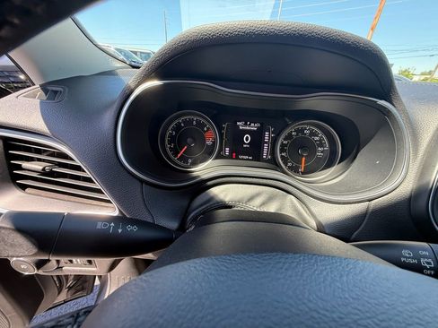 Used 2019 Jeep Cherokee Latitude Plus FWD image 16