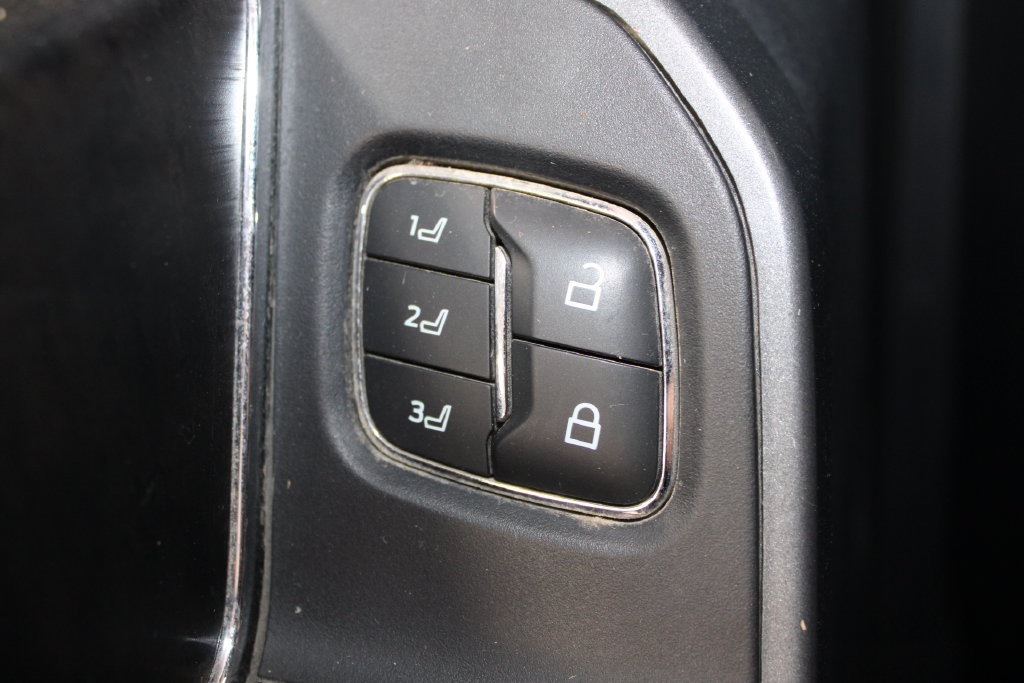 Used 2023 Ford F250 Lariat w/ Sport Appearance Package AWD/4WD image 28