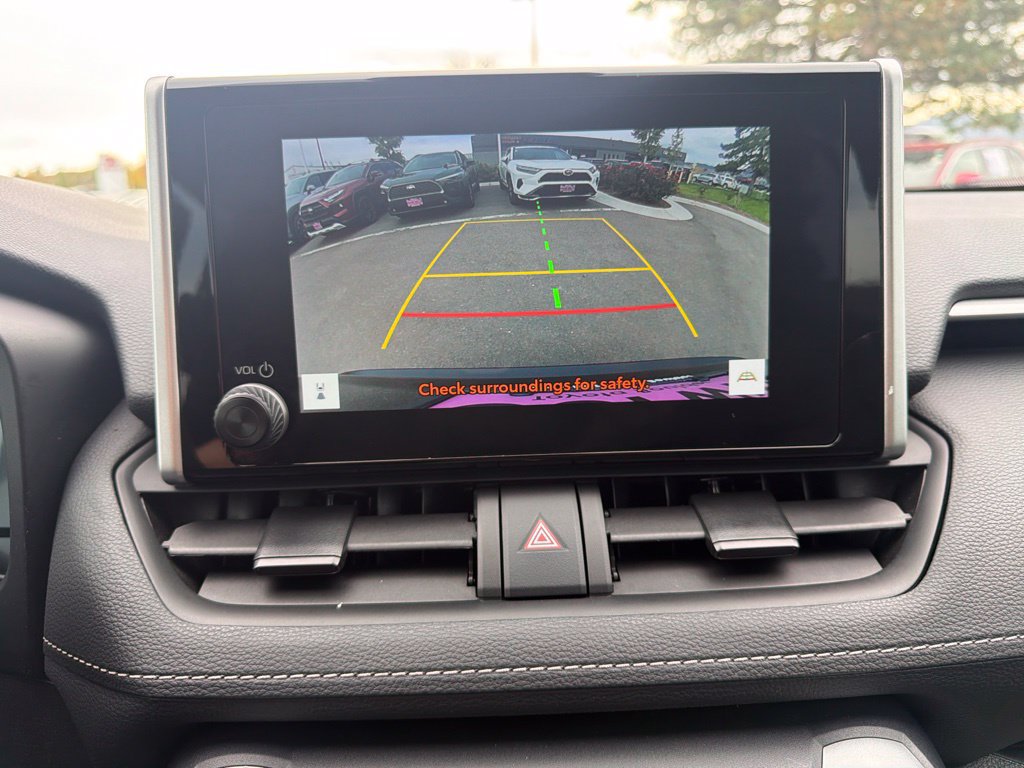Used 2025 Toyota RAV4 LE AWD/4WD image 32