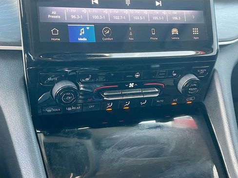 Used 2021 Jeep Grand Cherokee L Limited image 23