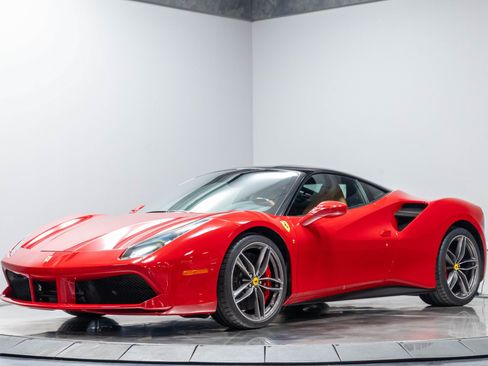 Used 2016 Ferrari 488 GTB RWD image 2