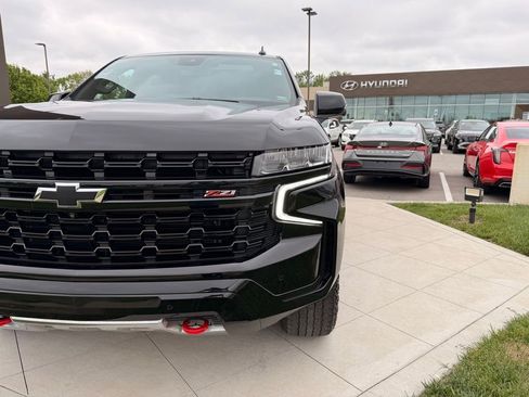 Used 2024 Chevrolet Suburban Z71 w/ Off-Road Capability Package AWD/4WD image 9