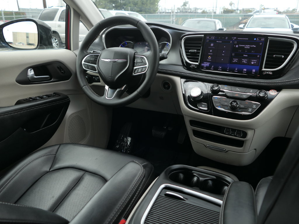 Used 2024 Chrysler Pacifica Limited FWD image 22