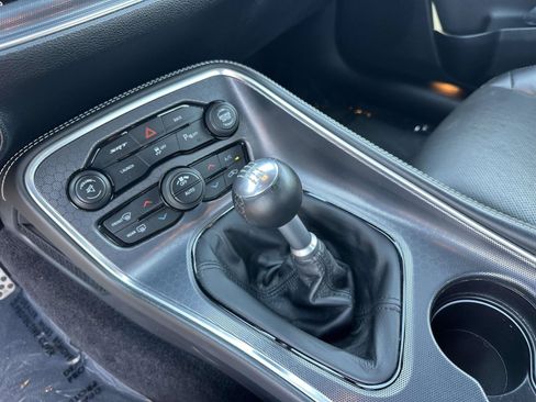Used 2016 Dodge Challenger SRT RWD image 15