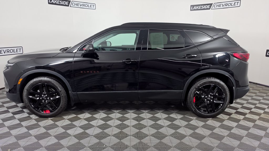 Used 2025 Chevrolet Blazer LT w/ Redline Edition FWD image 3