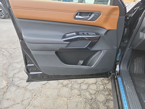 New 2026 Nissan Pathfinder Platinum image 11