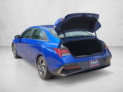 Used 2025 Hyundai Elantra SEL FWD image 10