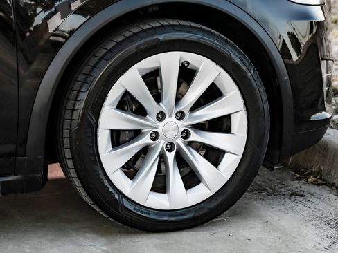 Used 2017 Tesla Model X 75D image 59