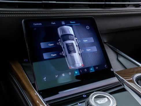 New 2026 Cadillac Escalade Platinum Sport w/ LPO, ONYX Package image 32