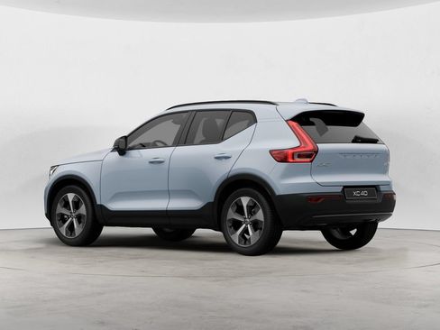 Used 2026 Volvo XC40 B5 Plus AWD/4WD image 4