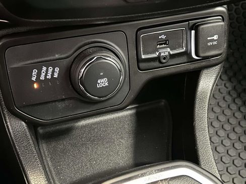 Used 2023 Jeep Renegade Latitude w/ Premium Group AWD/4WD image 22