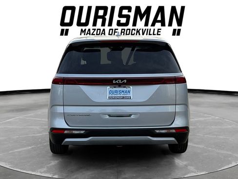 Used 2022 Kia Carnival LX image 5