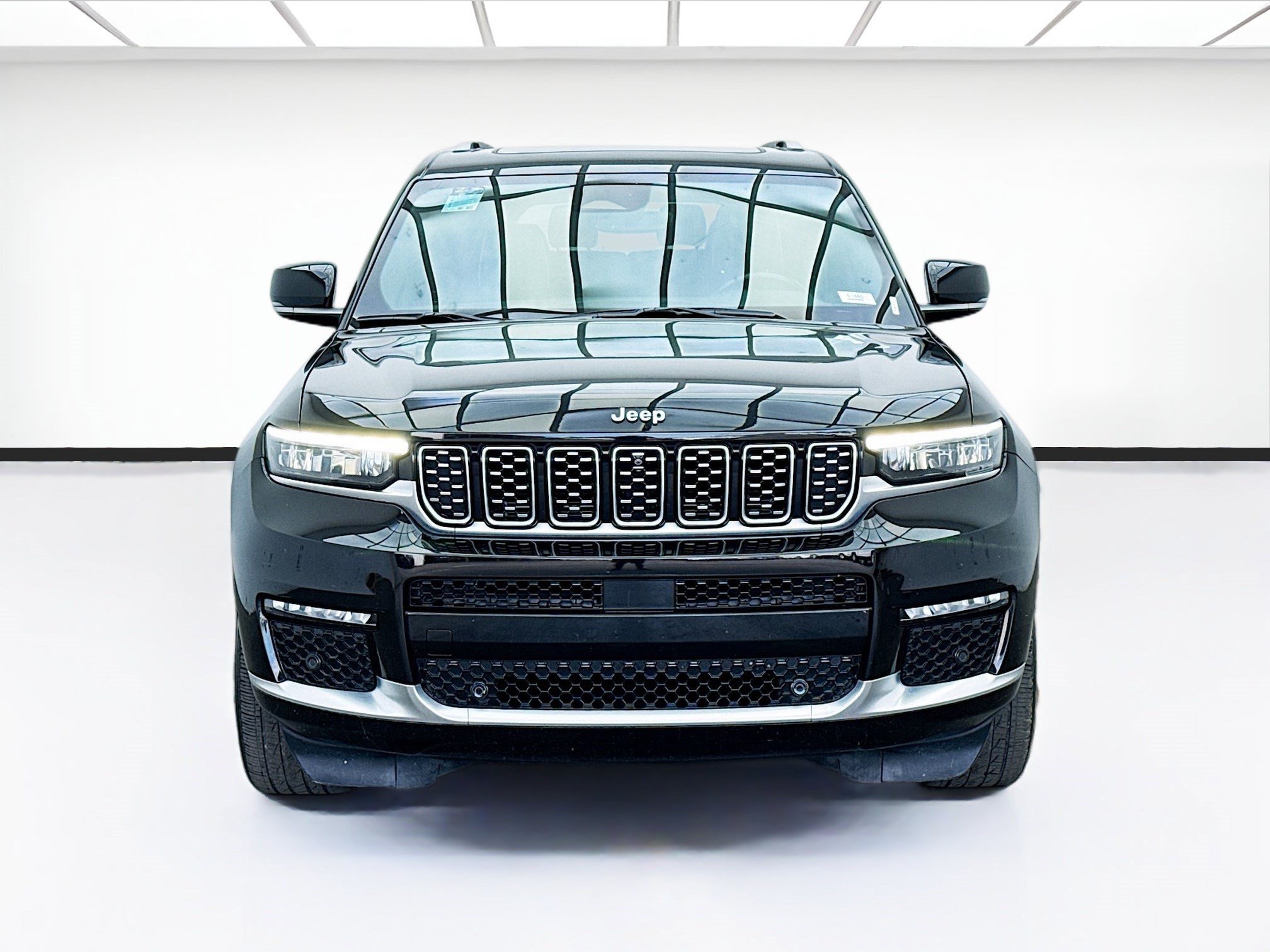 Used 2021 Jeep Grand Cherokee L Summit w/ Luxury Tech Group V AWD/4WD image 2