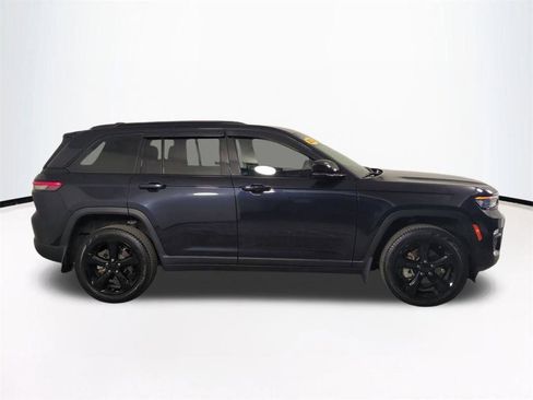 Used 2024 Jeep Grand Cherokee Limited w/ Black Appearance Package RWD image 4