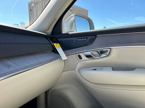 New 2026 Volvo XC90 T8 Ultra w/ Protection Package Premier AWD/4WD image 20