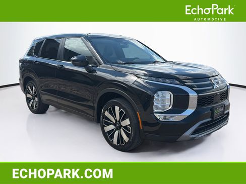 Used 2025 Mitsubishi Outlander SE AWD/4WD image 1