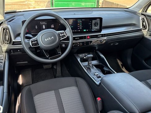 Used 2025 Kia Sorento LX FWD image 7