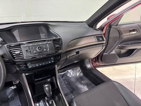 Used 2017 Honda Accord Sport image 14