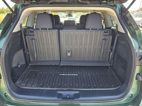 Used 2023 Toyota Highlander L AWD/4WD image 14