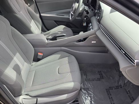 Used 2025 Hyundai Elantra SE FWD image 19