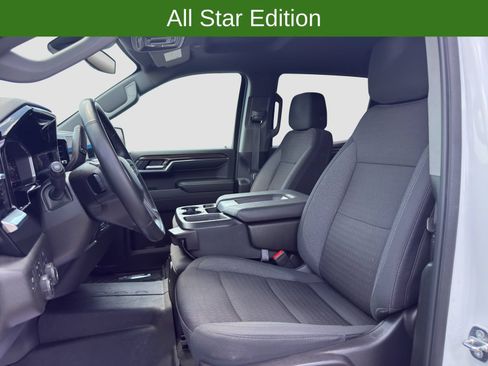 Used 2024 Chevrolet Silverado 1500 LT AWD/4WD image 9