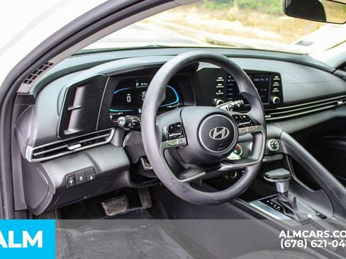 Used 2025 Hyundai Elantra SE FWD image 28