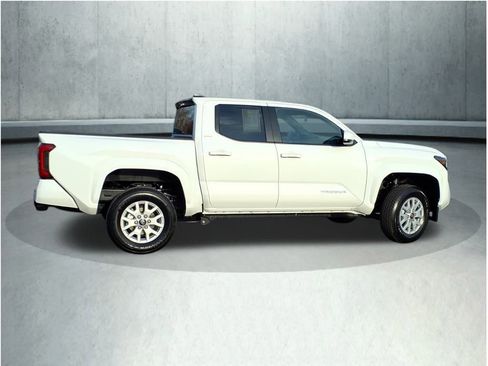 Certified 2026 Toyota Tacoma SR5 image 27