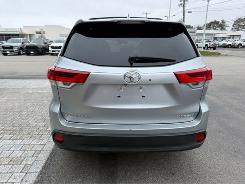 Used 2019 Toyota Highlander XLE AWD/4WD image 7