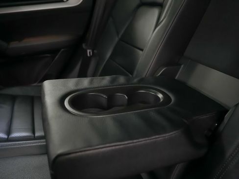 Certified 2024 Porsche Cayenne AWD/4WD image 19